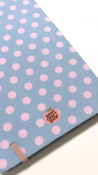 Carnet de journaling bleu à pois roses avec fermeture élastique pour la papeterie Nany Craft Shop dans la collection tous les produits