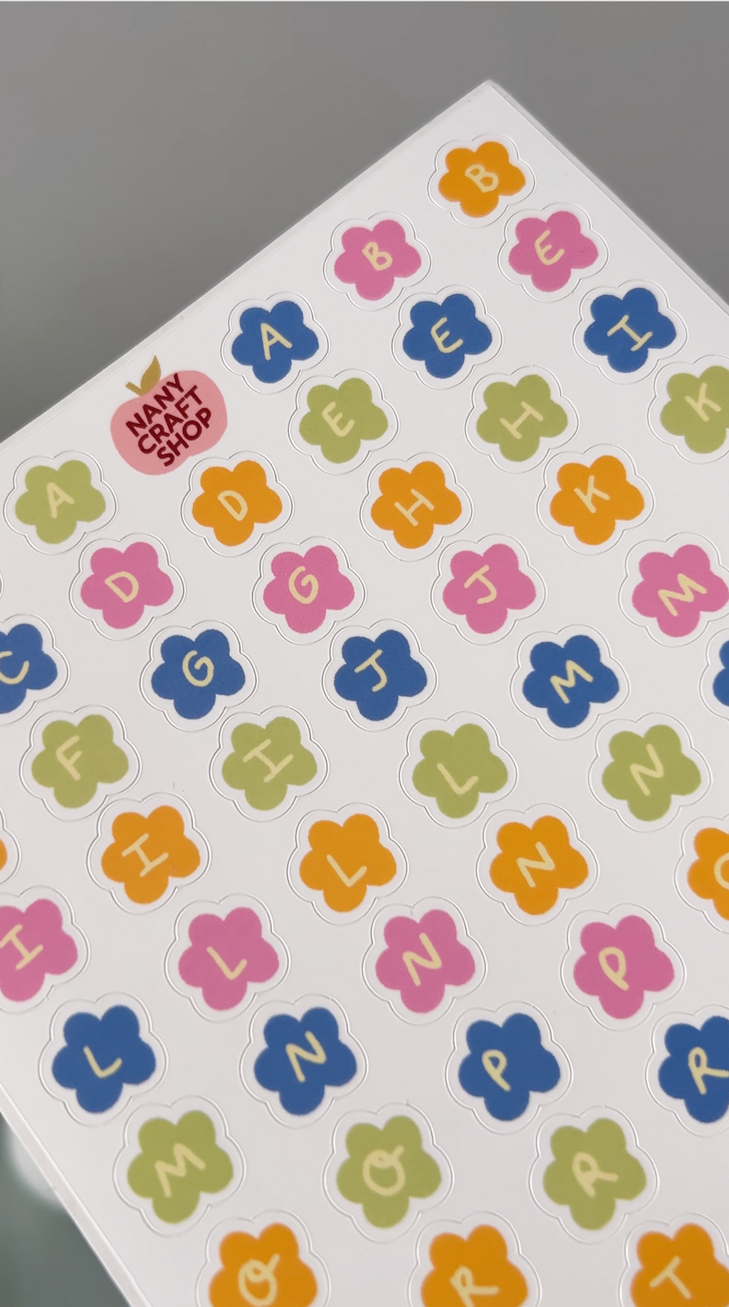 A5-Bogen mit Blumenalphabet-Aufklebern 🌸