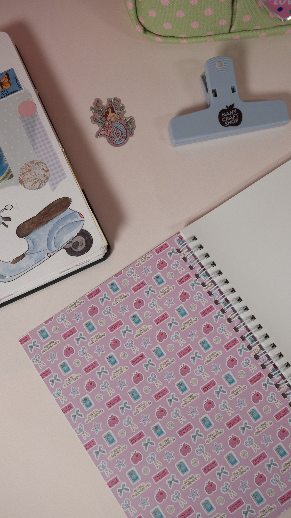 Carnet de stickers A5 à motifs rose et pastilles, reliure spirale