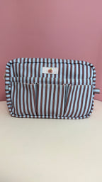 Pochette en tissu rayé bleu blanc et brun avec poche extérieure et étiquette décorative par Nany Craft Shop pour tous les produits