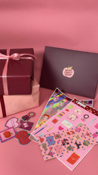 Coffret cadeau anniversaire rose avec feuilles de stickers colorés et accessoires de papeterie présentés par Nany Craft Shop