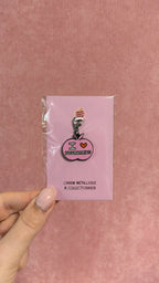 Charm métallique rose avec inscription I love journaling présenté sur carte rose par Nany Craft Shop dans la collection tous les produits