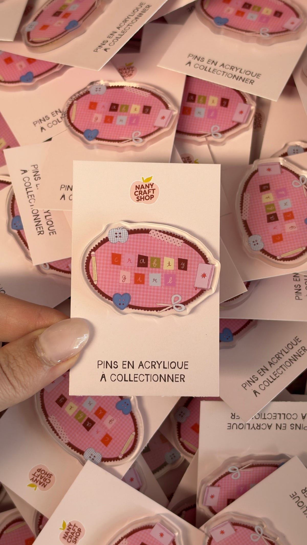 Lot de broches en acrylique roses sur carte, motif damier multicolore