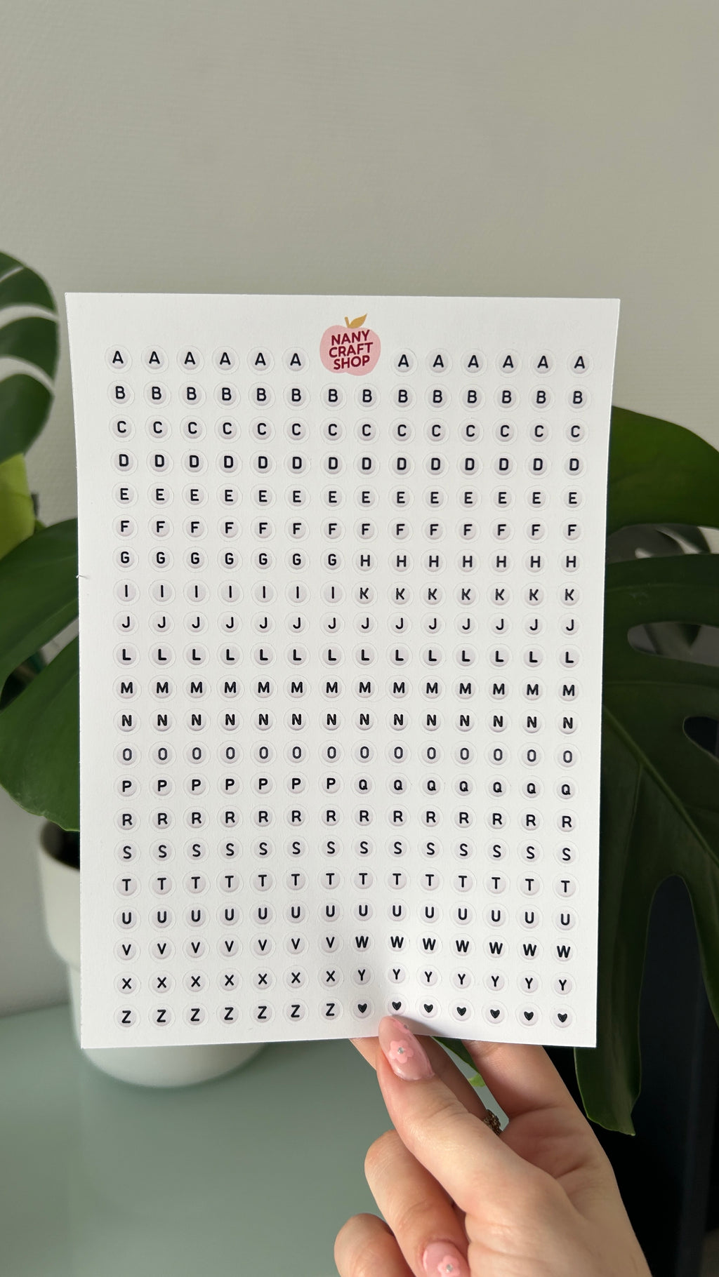 A5-Bogen mit Alphabet-Button-Aufklebern